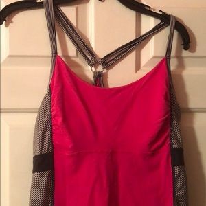 Workout top with great straps